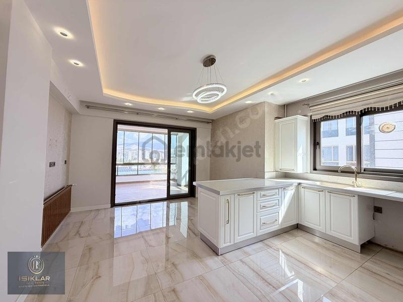 Enes Işık 'tan Ana Cadde Üzeri 4+1 Ultra Lüks Daire - 14