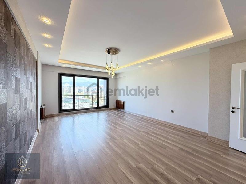 Enes Işık 'tan Ana Cadde Üzeri 4+1 Ultra Lüks Daire - 4