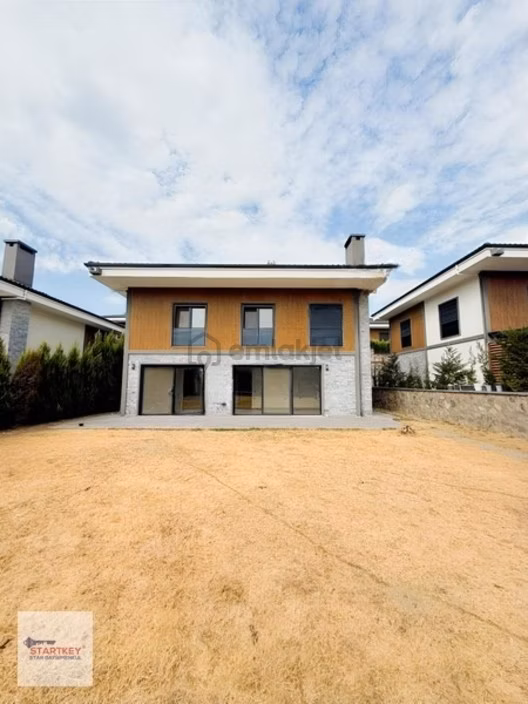 İzmir Kemalpaşa Yukarıkızılca Site İçerisinde Satılık Villa
