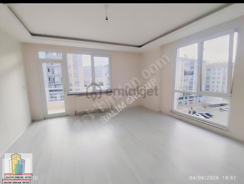 Türk-iş Konutlarında Kiralık 3+1 Geniş Daire - 25