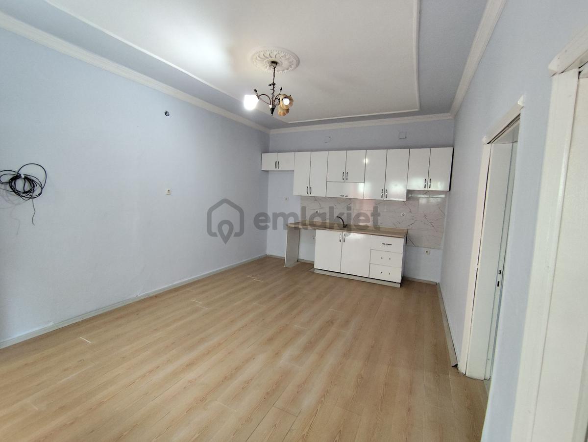 Mithatpaşa Mahallesin'de 2+1 Kiralık Müstakil Ev - 3