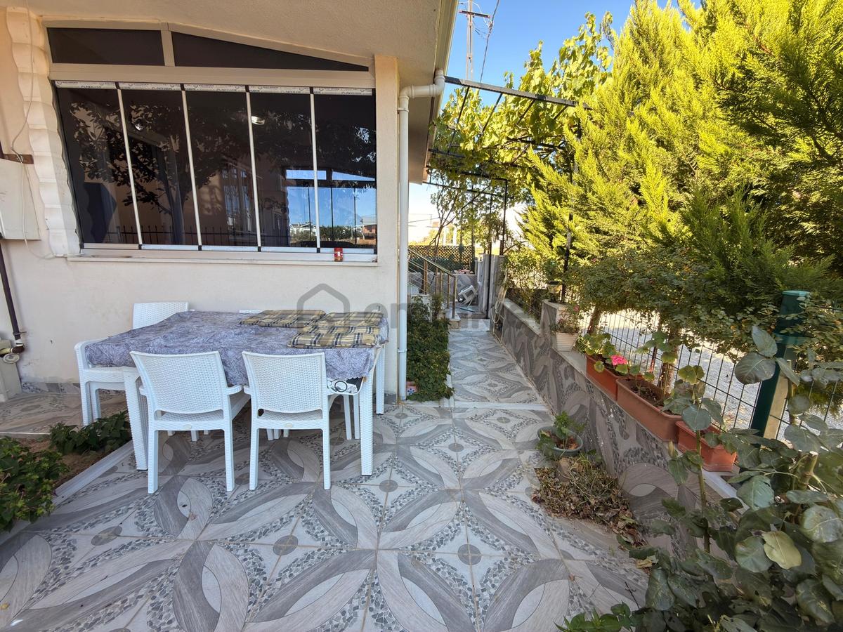 Yeniçiftlikte 170 M² Arsa İçinde 3 Katlı Müstakil Villa - 8