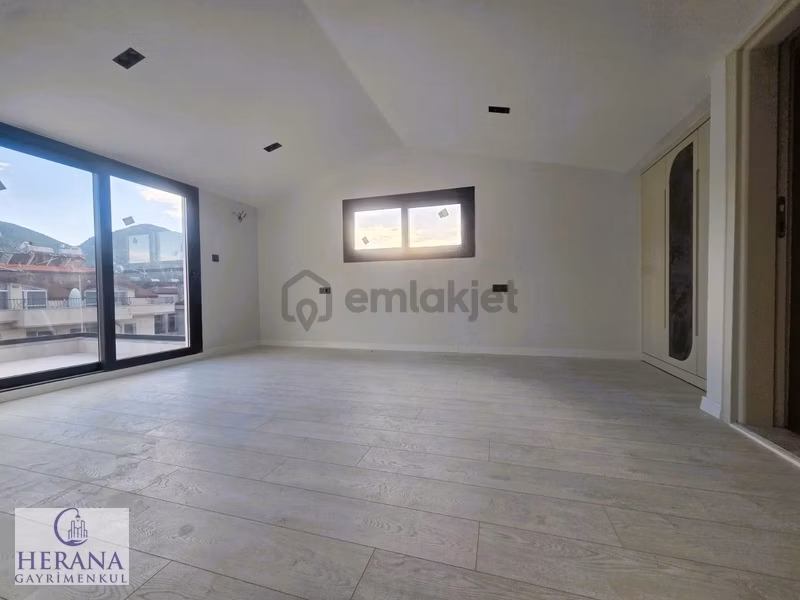 Fethiye Merkezde Denize 100m. Mesafede Şık 2+1dubleks - 31