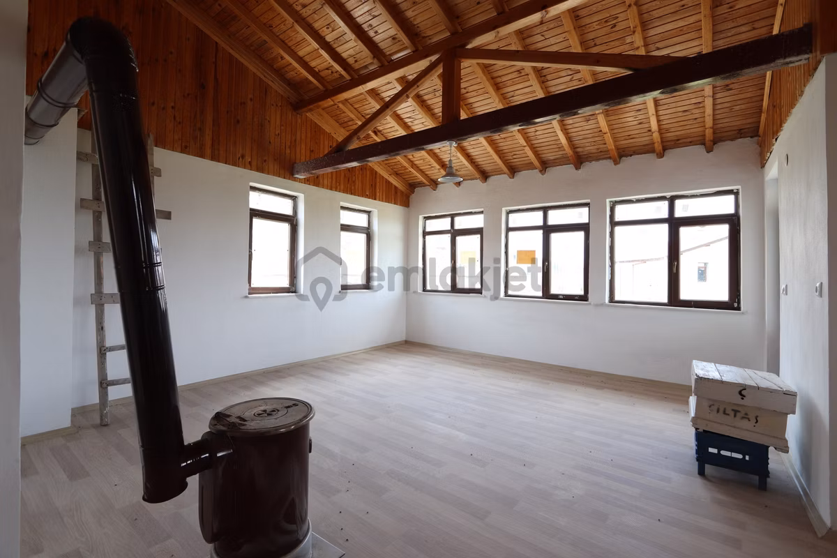Beypazarı Karaşar Göl Manzaralı İskanlı 2+1 Villa - 8