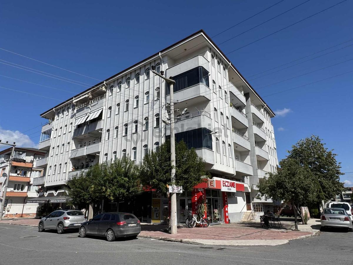 Erenler Hacıoğlu Mahallesinde Merkezi Konumda Satılık 3+1 Daire