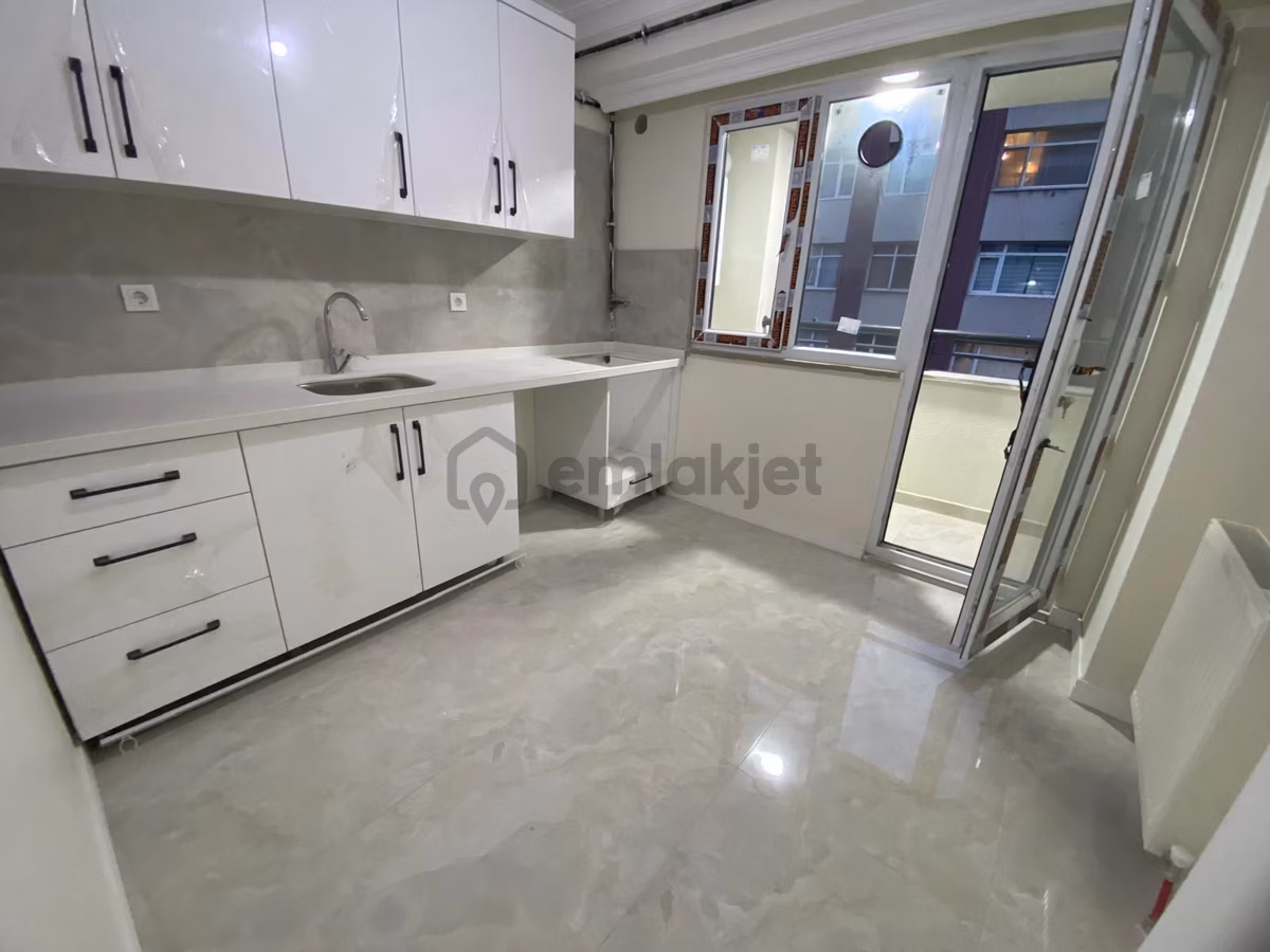 İstanbul House'dan Bahçelievler'de 2 Yıllık Binada 3+1 Ara Kat - 12