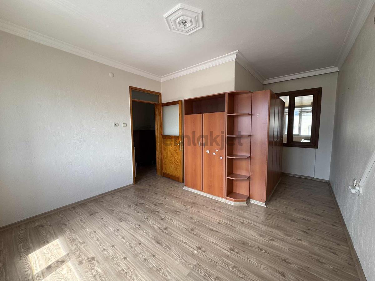 Buca Yeşilbağlar Mah. Satılık 2+0 Teraslı Daire - 24