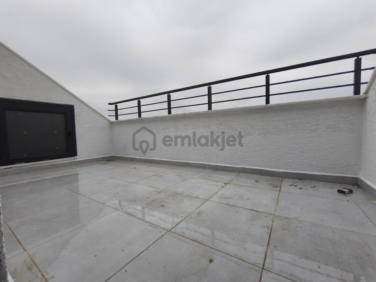 Sultanbeyli Merkezde Satılık 4+1 Özel Yapım Üst Dubleks Daire - 25
