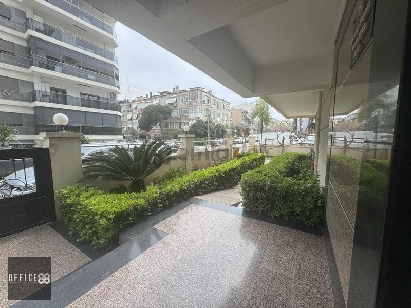 Karşıyaka Bahçelıevler'de Cam Balkonlu Denız Manzaralı - 3