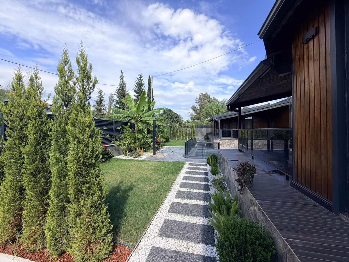 Karatepede Havuzlu Full Eşyalı Ahşap Villa - 15