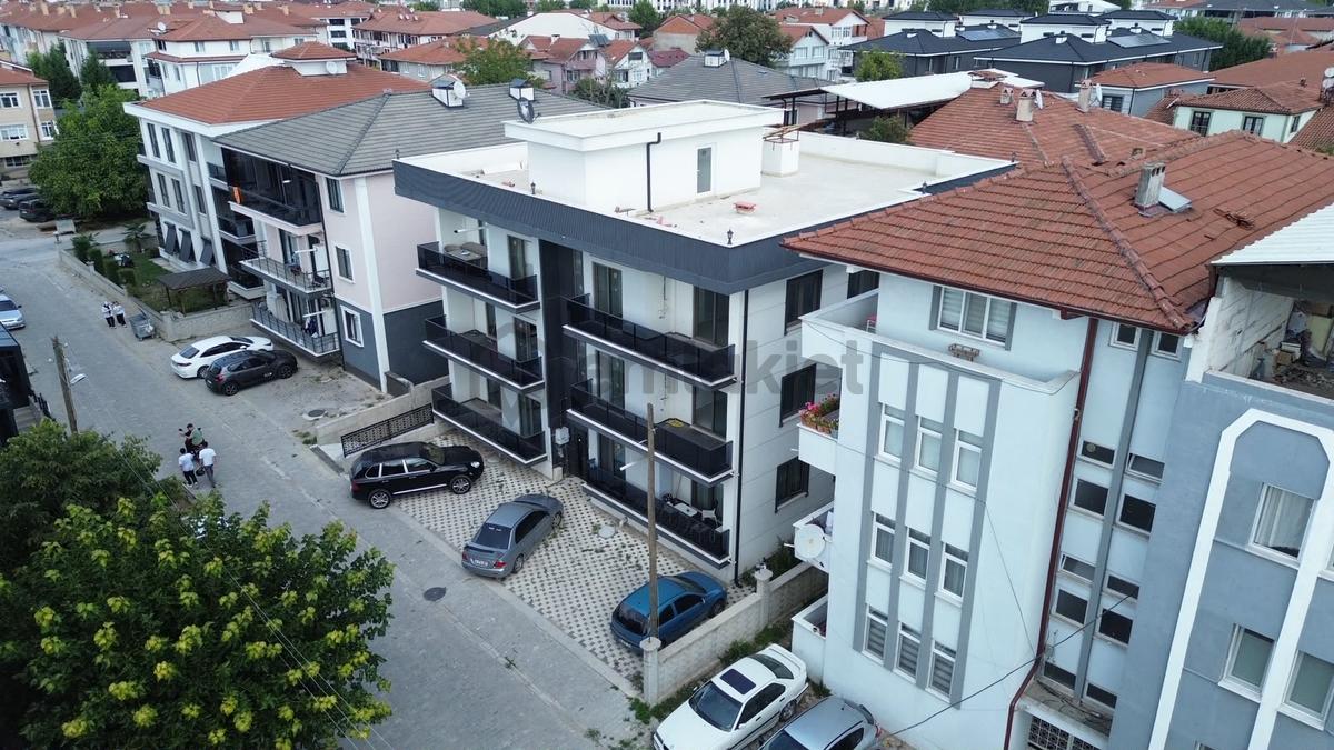 Erenler Tepekum Mahallesinde Ara Kat 3+1 Satılık Daire - 3