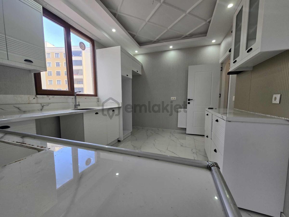Lüx Kiralık 2+1 Güzel Konumda - 9