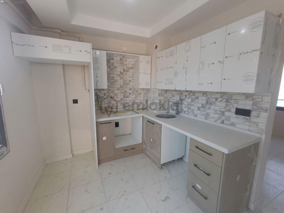 Avar Caddesi'nde Kapalı Otoparklı Satılık 2+1 Daire - 2