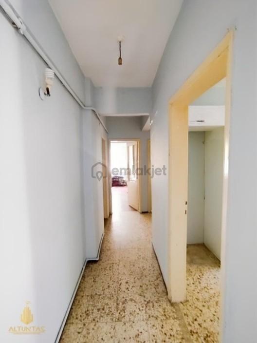 Derince İbn-i Sinada 267 M² Arsalı 3 Katlı Bina - 26