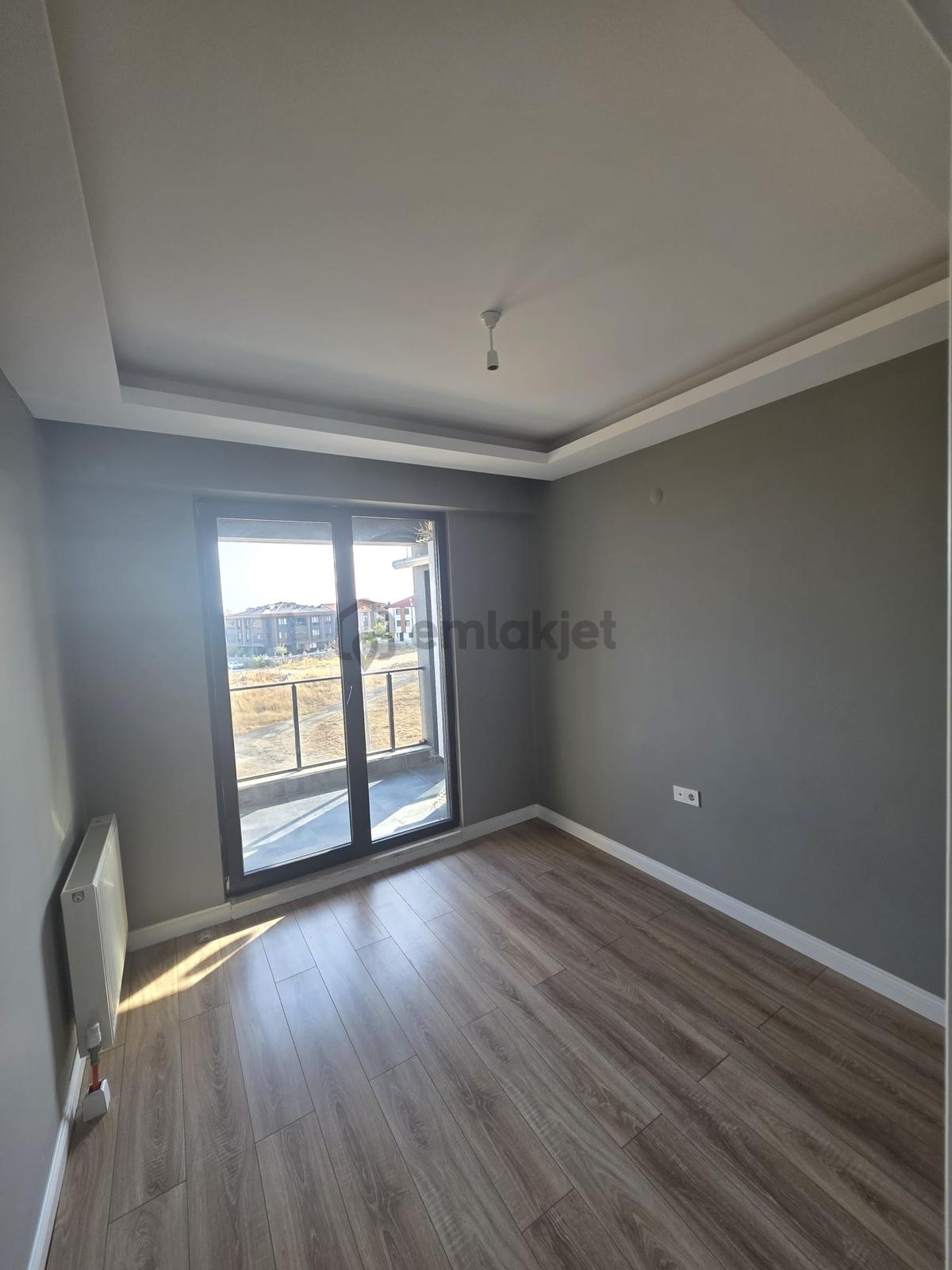Koru 3'te Havuz Cephe Kiralık 2+1 Daire - 13