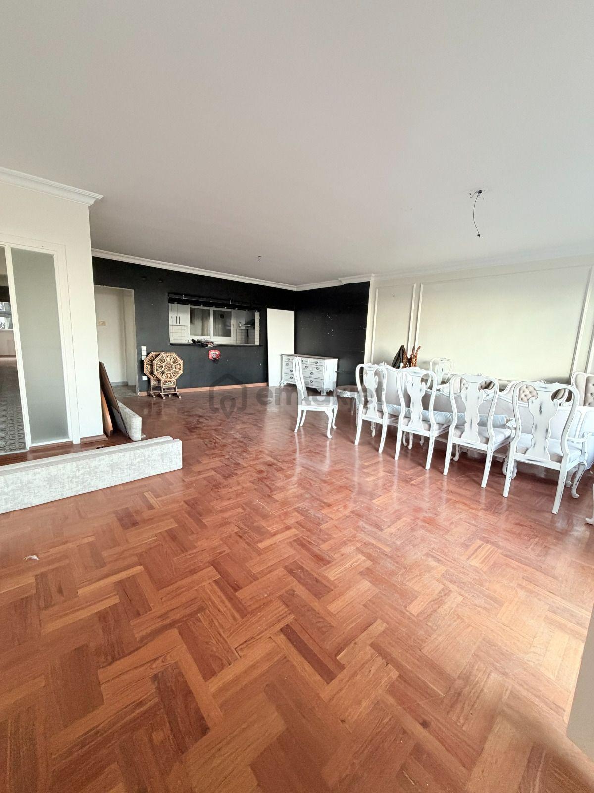 Cihangir’de Prestijli Konumda 5+2 Satılık Daire