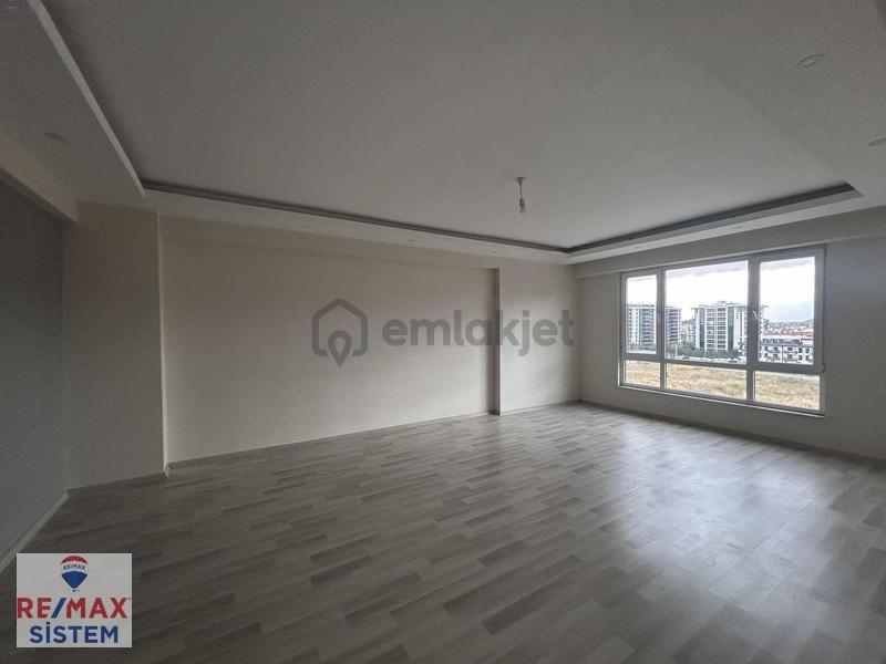 *kiralık Geniş Ve Konforlu 4+1 Daire | Alttan Isıtma* - 7