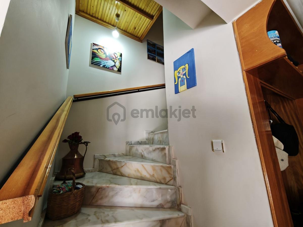 Buca Murathan Mahallesinde 3+1 Satılık Bahçeli Köşe Dubleks Ev - 25