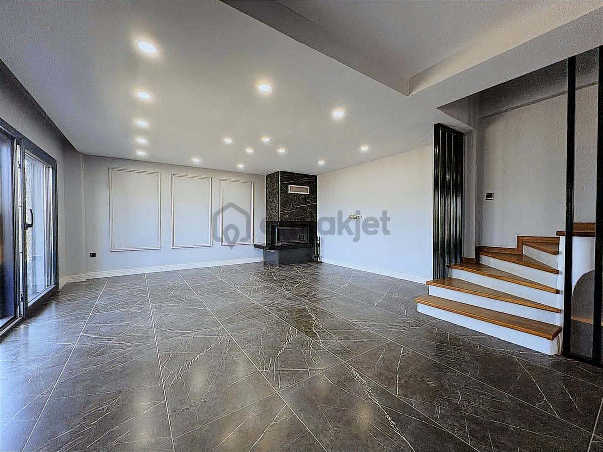 Avcı'dan İskele'de Denize Sıfır 5+2 300m2 Villa - 34