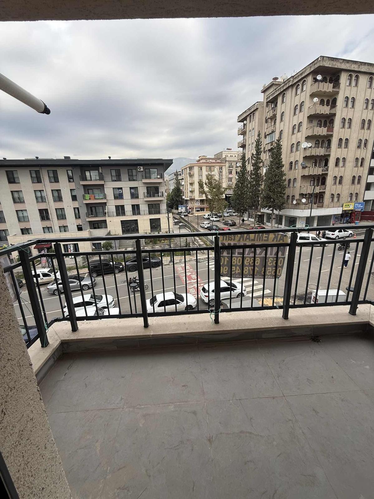 Öğretmen Evi Caddesinde Kiralık 2+1 Daire