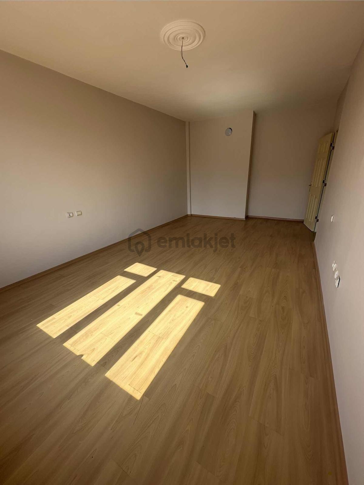 Konplus'tan Yazırda Tramvay Yanı Satılık 7+1 Daire - 16