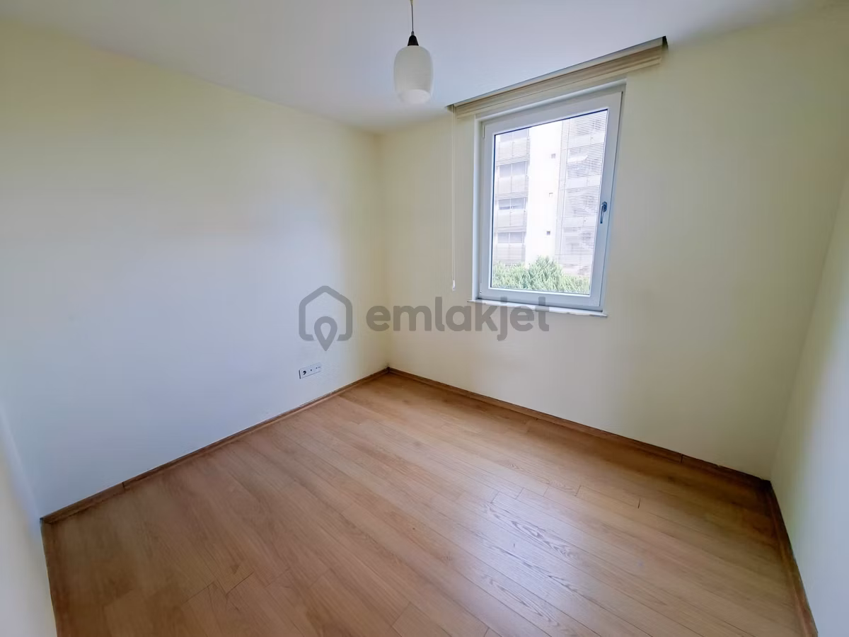 Lütfü Armağan'dan Lüks Binada Kiralık Ara Kat Daire - 14