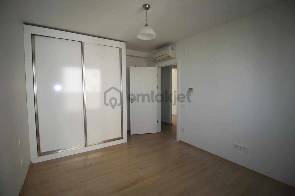 Lütfü Armağan'dan Lüks Binada Kiralık Ara Kat Daire - 32
