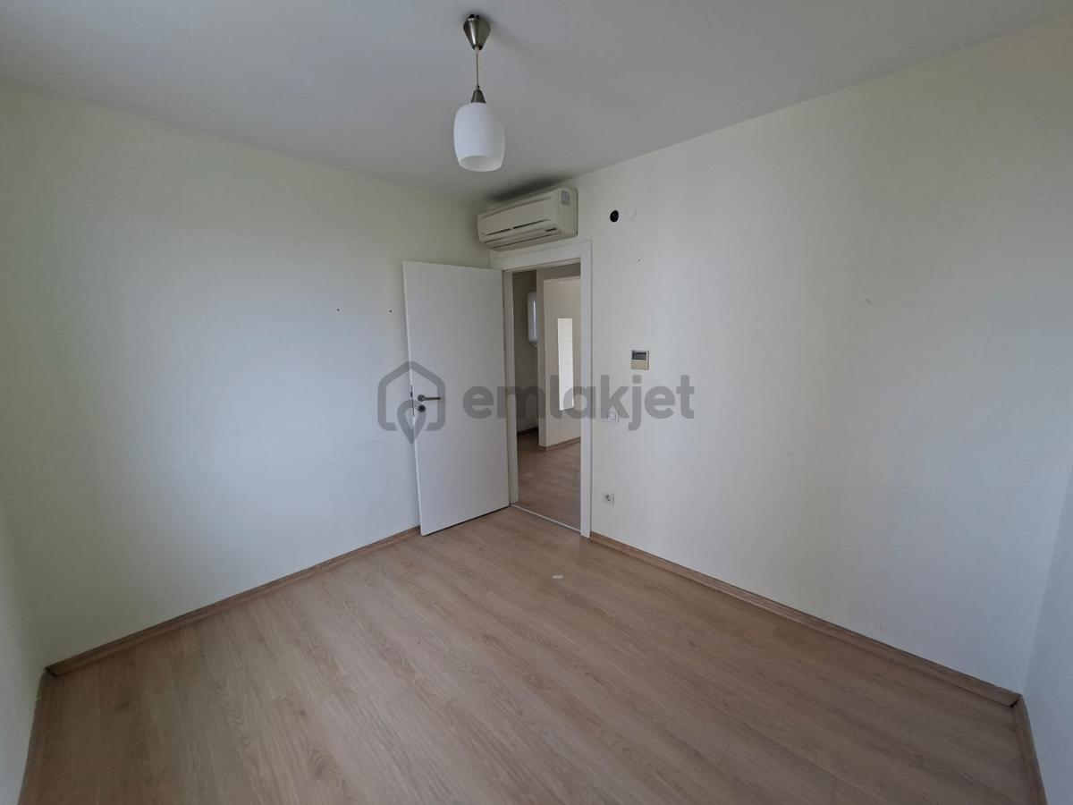 Lütfü Armağan'dan Lüks Binada Kiralık Ara Kat Daire - 30