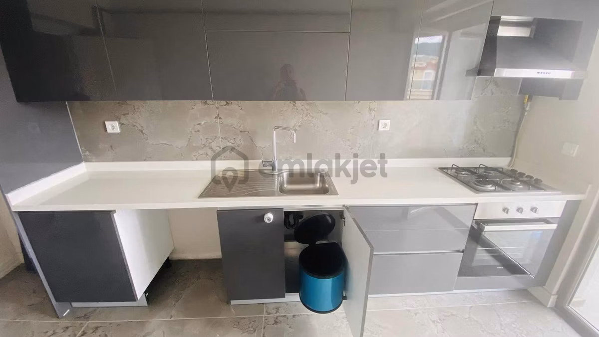 Pendik Kurtköy'de 3+1 Ebeveyn Banyolu Nezih Sitede Geniş Daire - 14