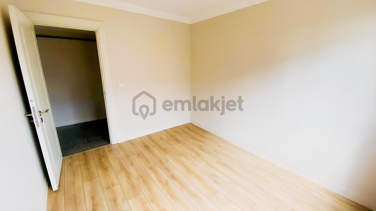 Pendik Kurtköy'de 3+1 Ebeveyn Banyolu Nezih Sitede Geniş Daire - 39