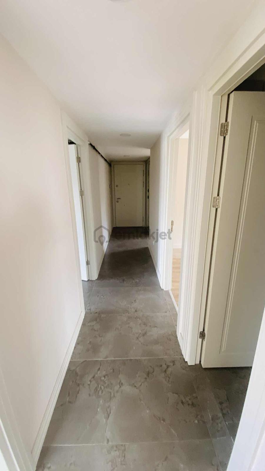Pendik Kurtköy'de 3+1 Ebeveyn Banyolu Nezih Sitede Geniş Daire - 35
