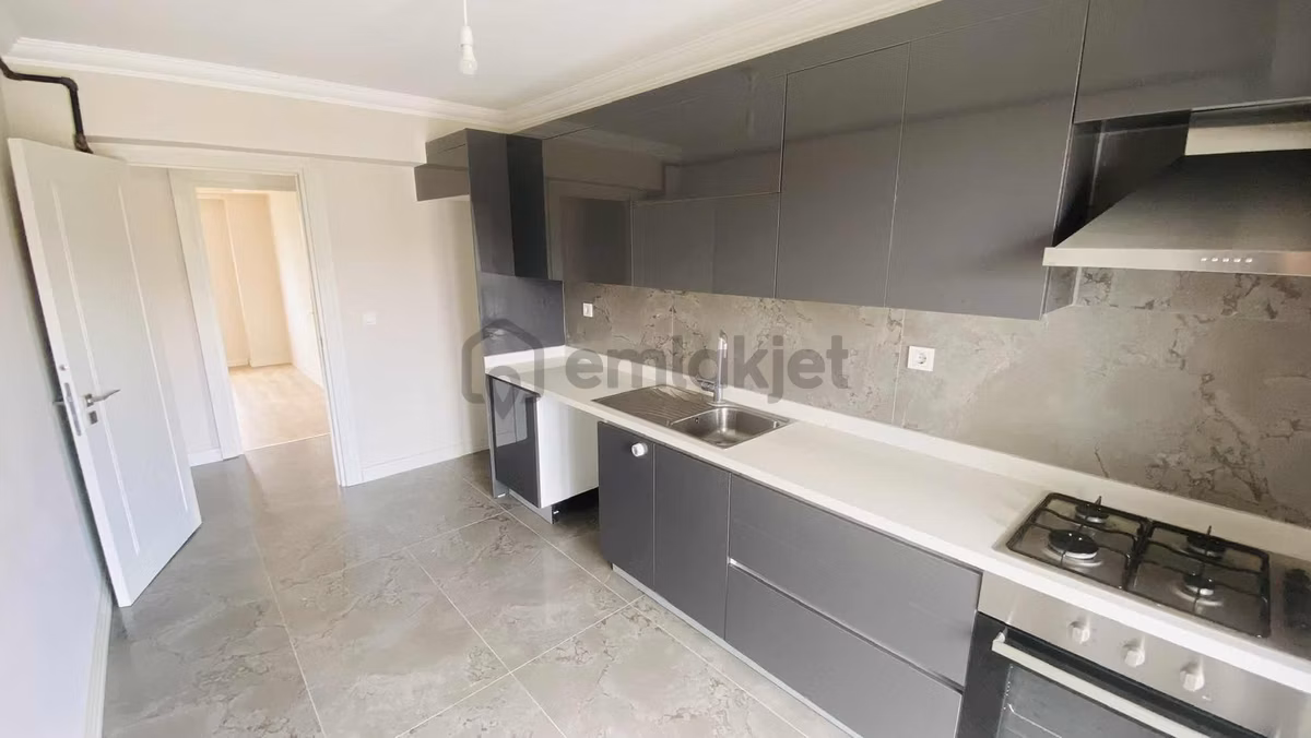 Pendik Kurtköy'de 3+1 Ebeveyn Banyolu Nezih Sitede Geniş Daire - 18