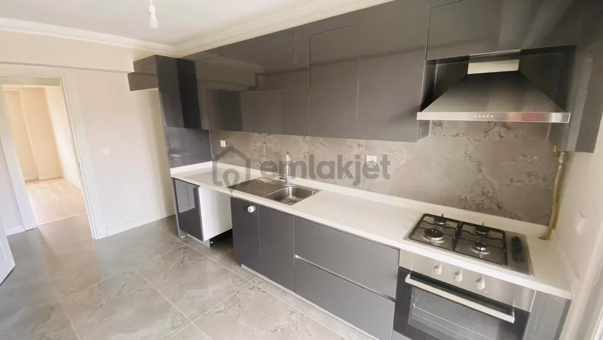 Pendik Kurtköy'de 3+1 Ebeveyn Banyolu Nezih Sitede Geniş Daire - 17