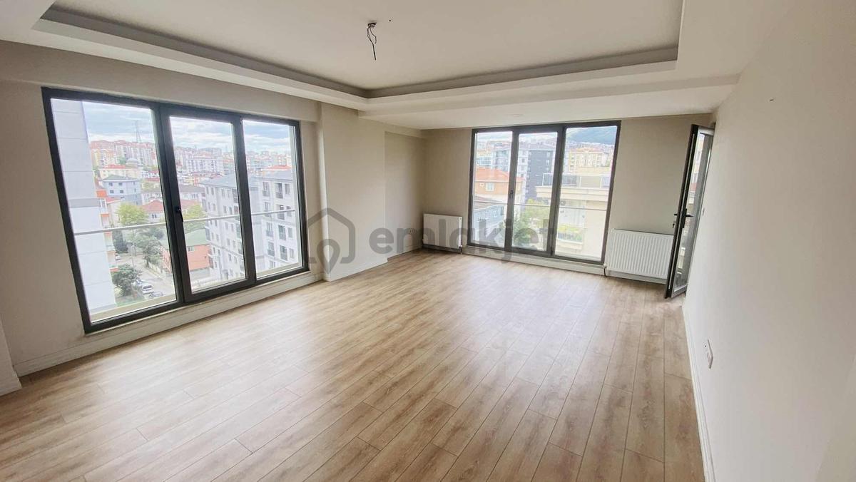 Pendik Kurtköy'de 3+1 Ebeveyn Banyolu Nezih Sitede Geniş Daire - 2