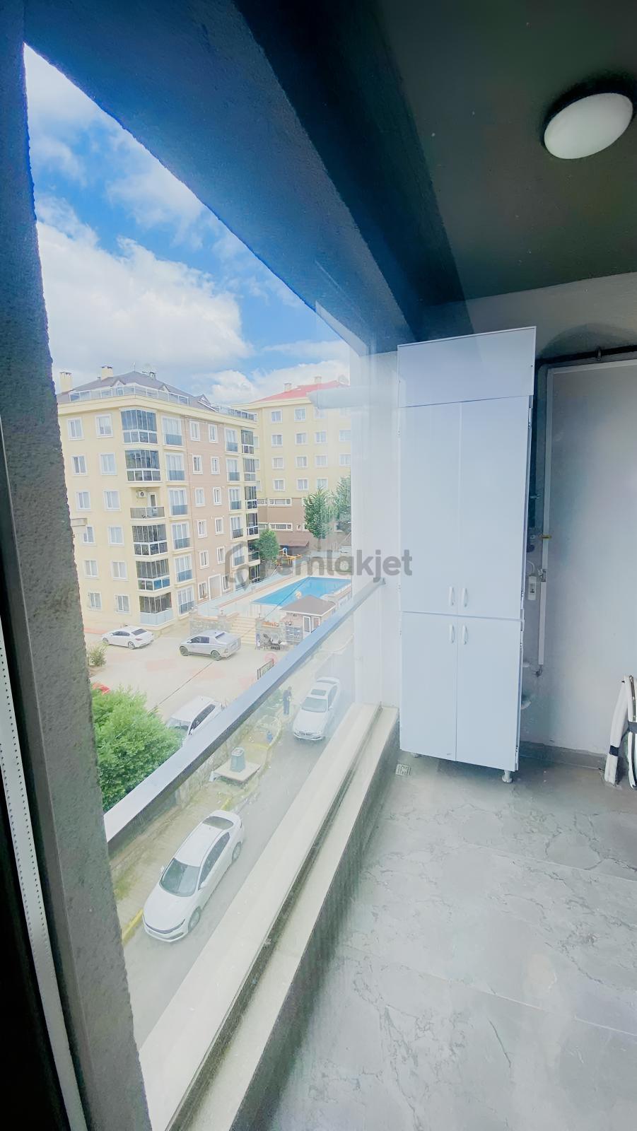 Pendik Kurtköy'de 3+1 Ebeveyn Banyolu Nezih Sitede Geniş Daire - 10