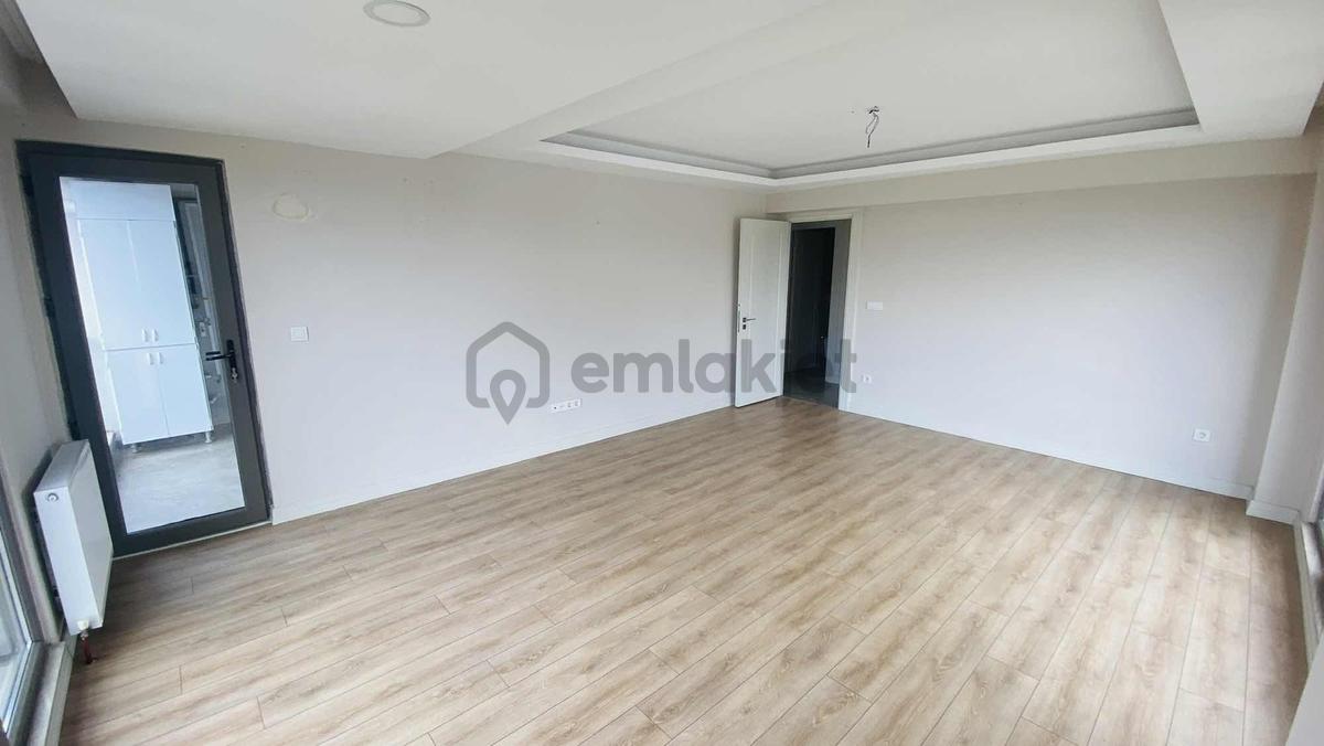Pendik Kurtköy'de 3+1 Ebeveyn Banyolu Nezih Sitede Geniş Daire - 4