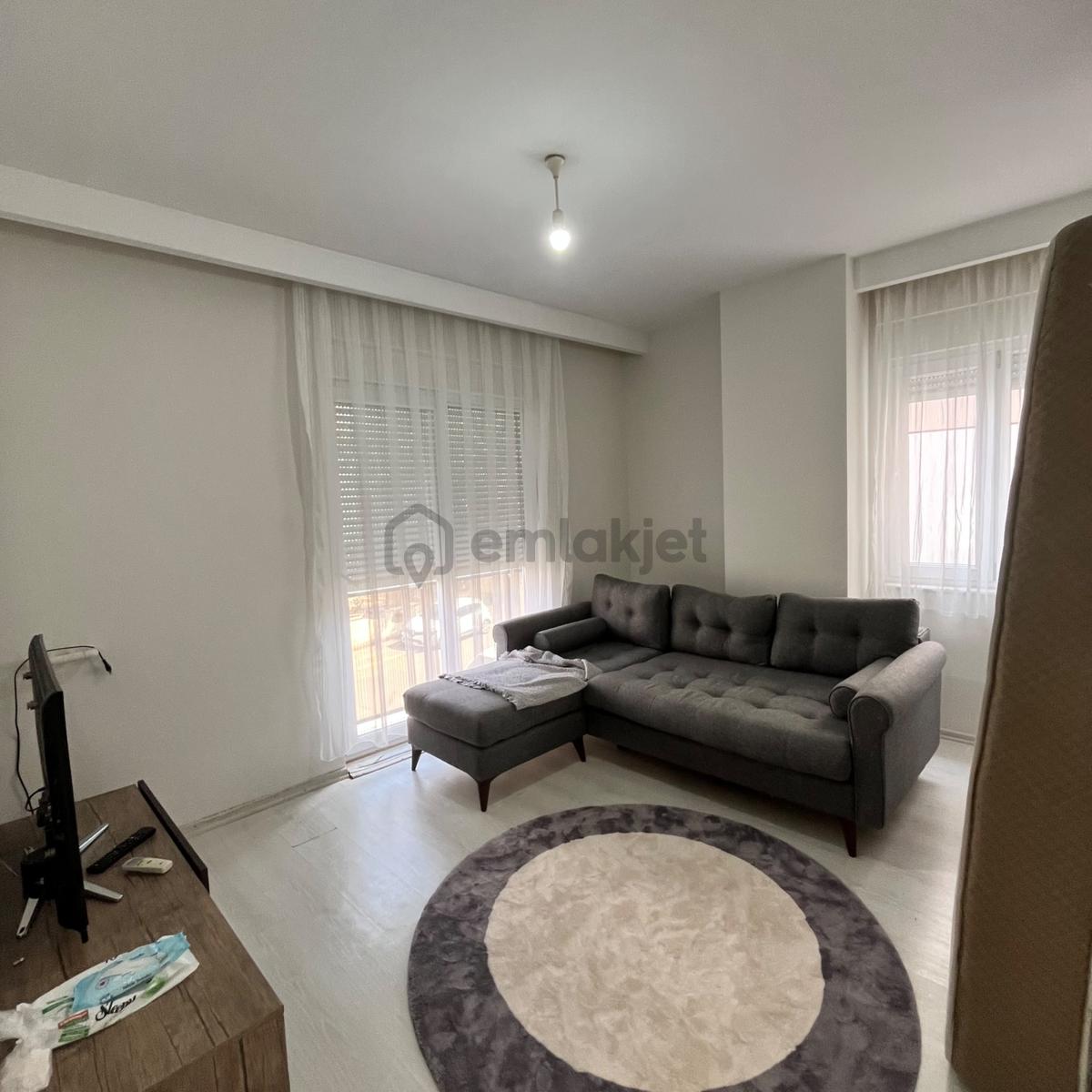 Ahatlıda 1+1 Katta Asansörlü Eşyalı Satılık Daire