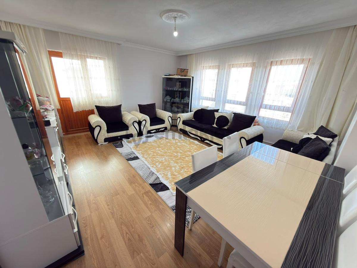 Altınşah Emlak'tan Cadde Üzerinde 125m² 2.kat 3+1