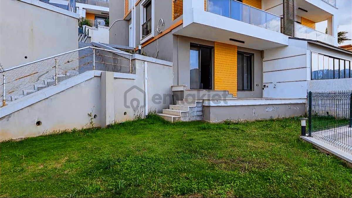 Balçova Çetin Emeç'te Körfez Ve Dağ Manzaralı Lüks Triplex Villa - 20
