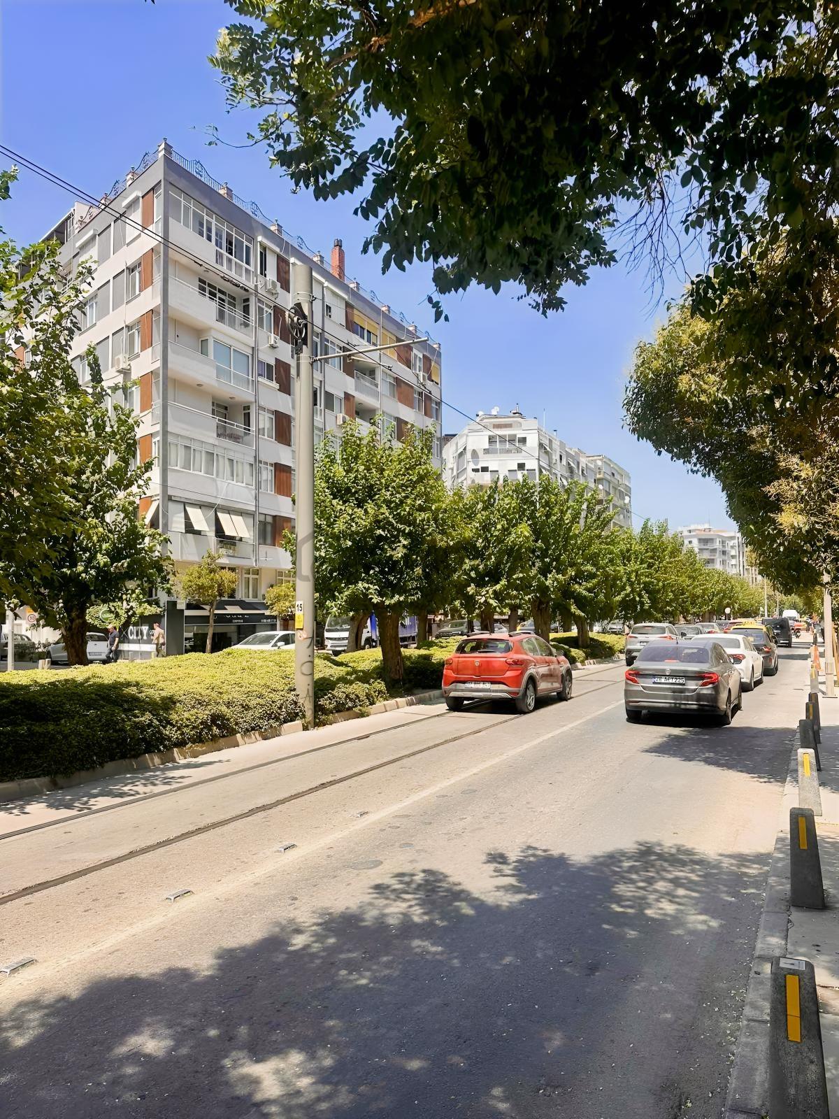 Alsancak Şair Eşref Bulvarı Muhteşem Konumda 3+1 Satılık - 27