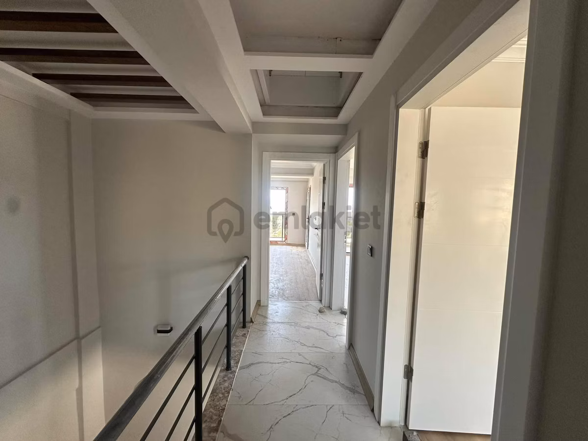 Dikili İslamlar'da Deniz Manzaralı Geniş Bahçeli Satılık Villa - 29