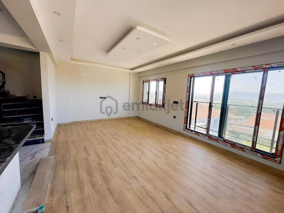 Dikili İslamlar'da Deniz Manzaralı Geniş Bahçeli Satılık Villa - 7