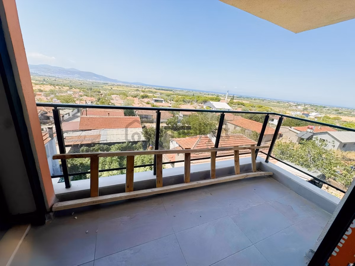 Dikili İslamlar'da Deniz Manzaralı Geniş Bahçeli Satılık Villa - 22