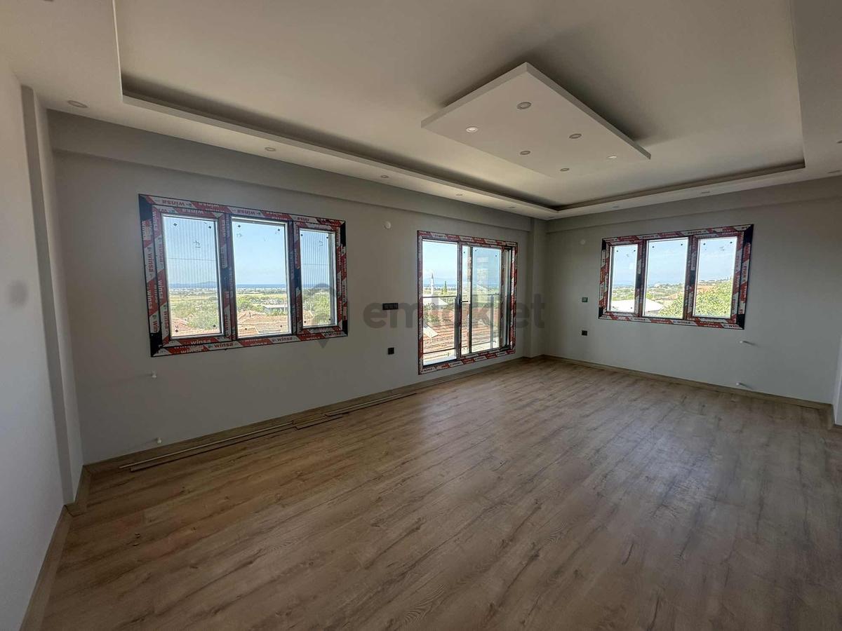 Dikili İslamlar'da Deniz Manzaralı Geniş Bahçeli Satılık Villa - 32