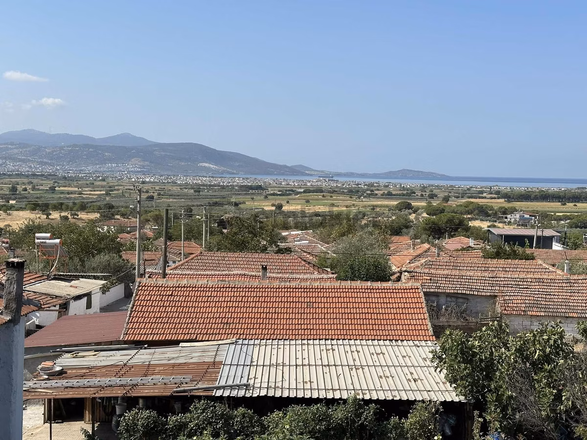 Dikili İslamlar'da Deniz Manzaralı Geniş Bahçeli Satılık Villa - 34