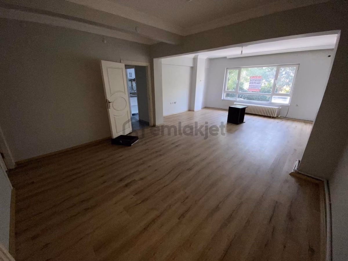 Kurtuluş Mahallesinde Şehrin Kalbinde Geniş Ve Ferah 3+1 Daire - 10