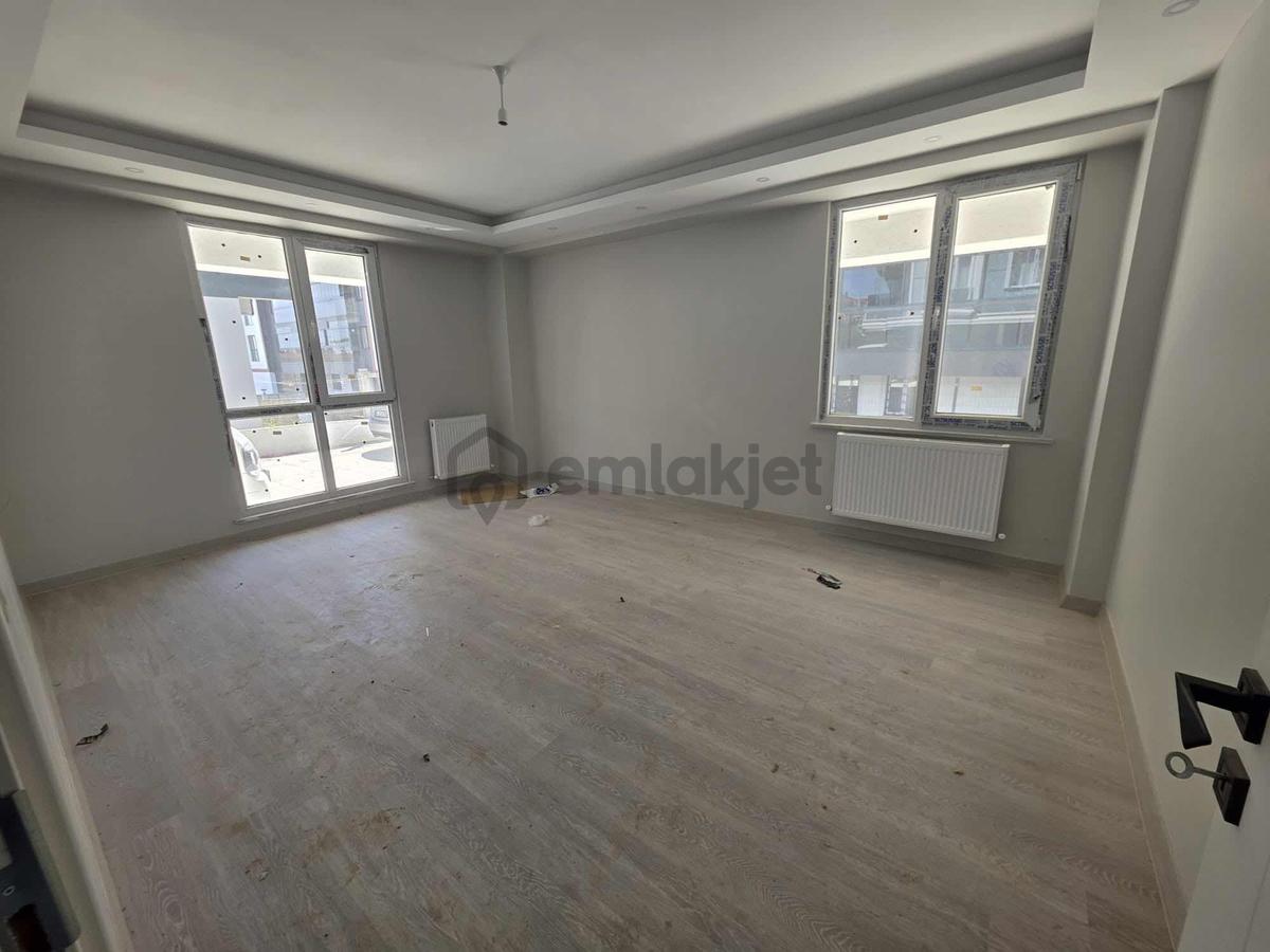 Hatip Mahallesi Caddeye Yakın 1+1 Ayrı Mutfak - 11