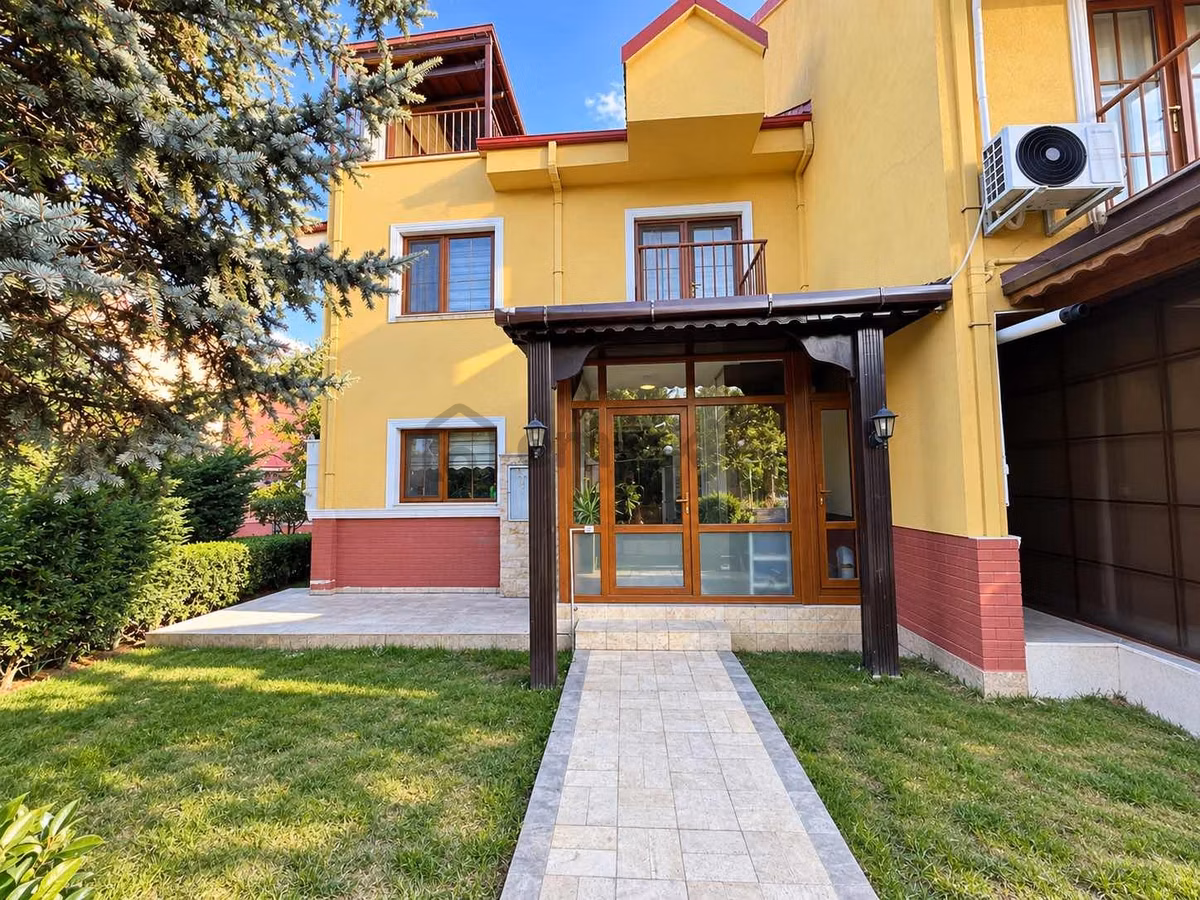 Finansman'dan..geniş Bahçe..müstakil Giriş..havuz..köşe Villa - 18