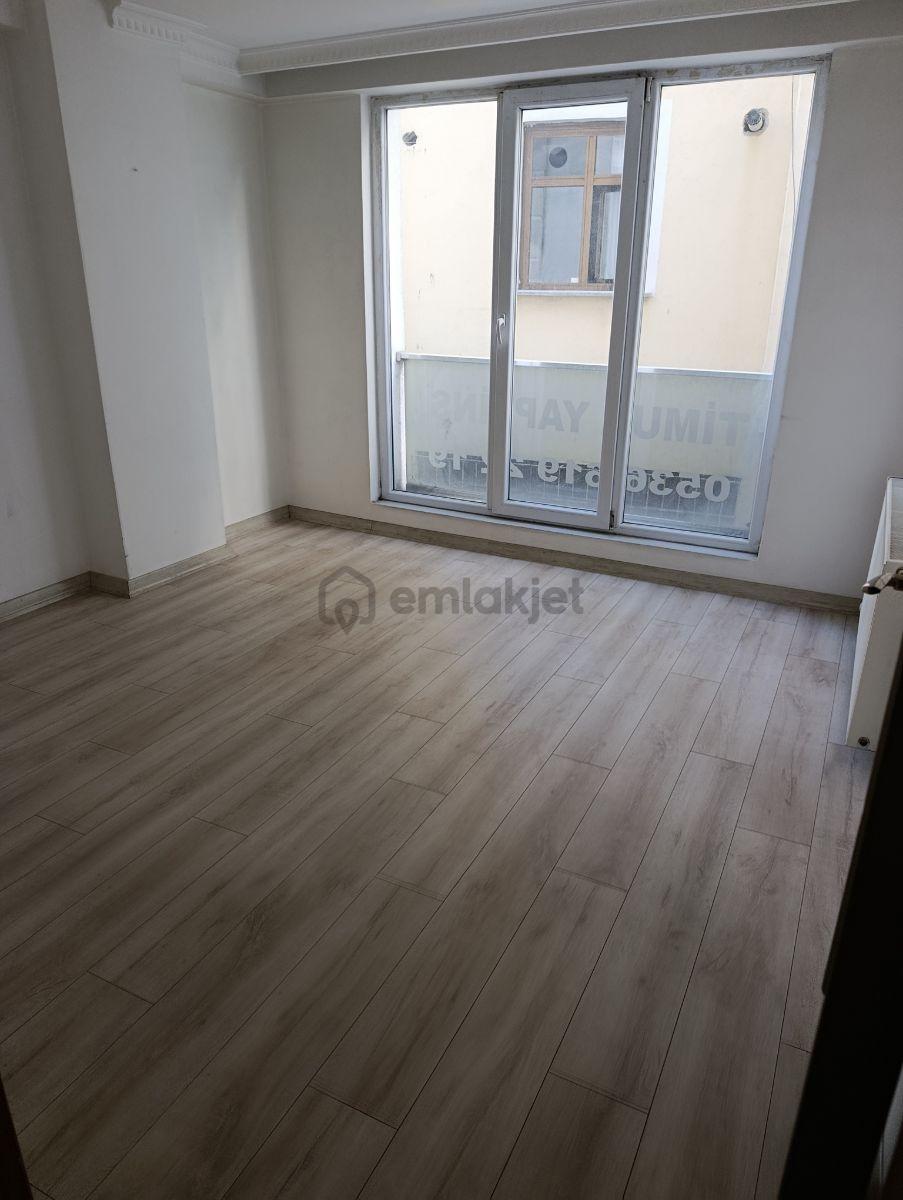 Maslak Çeşme Caddesi Üzerinde Kiralık Daire Balkonlu Arakat