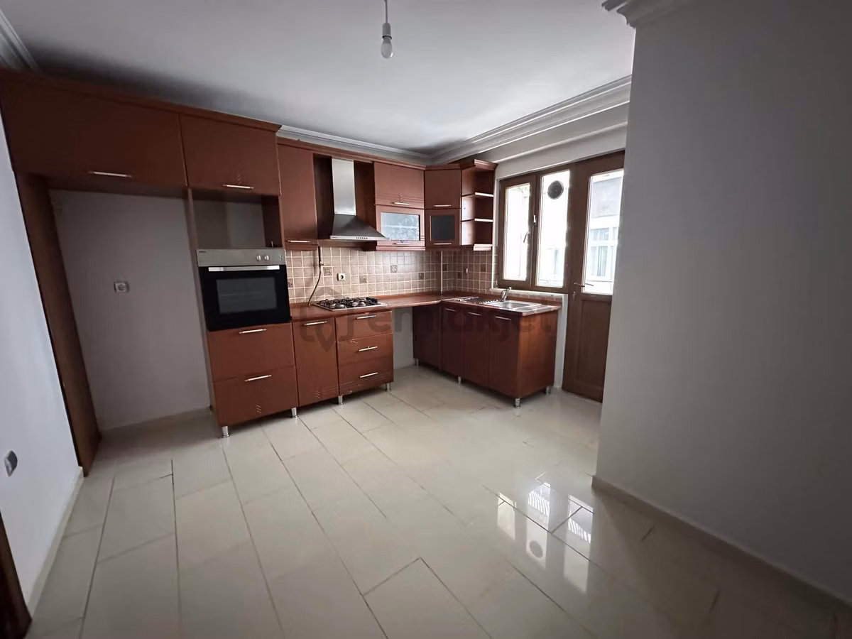 Bahçelievler Mahallesinde Kiralık 3+1 Geniş Daire - 11